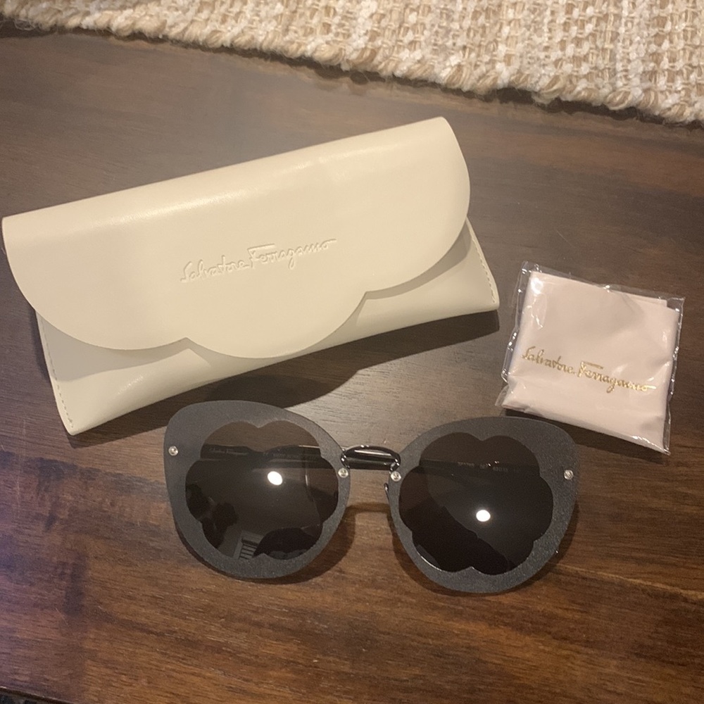 Salvatore Ferragamo SF178S Fiore sunglasses
